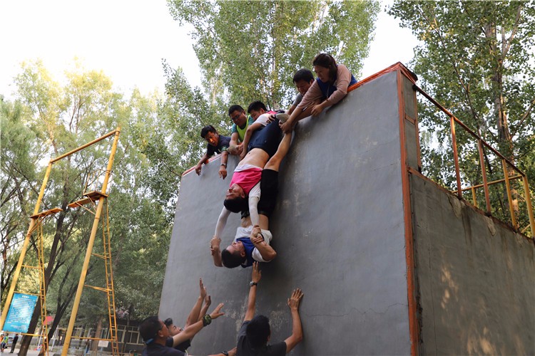 [上海西點(diǎn)一號(hào)軍訓(xùn)基地]]戰(zhàn)狼特訓(xùn)一日拓展活動(dòng)